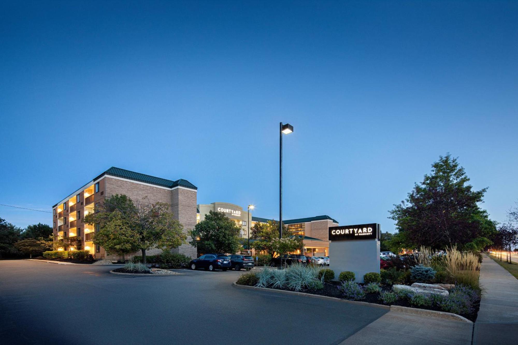 Courtyard Cleveland Beachwood Exterior foto