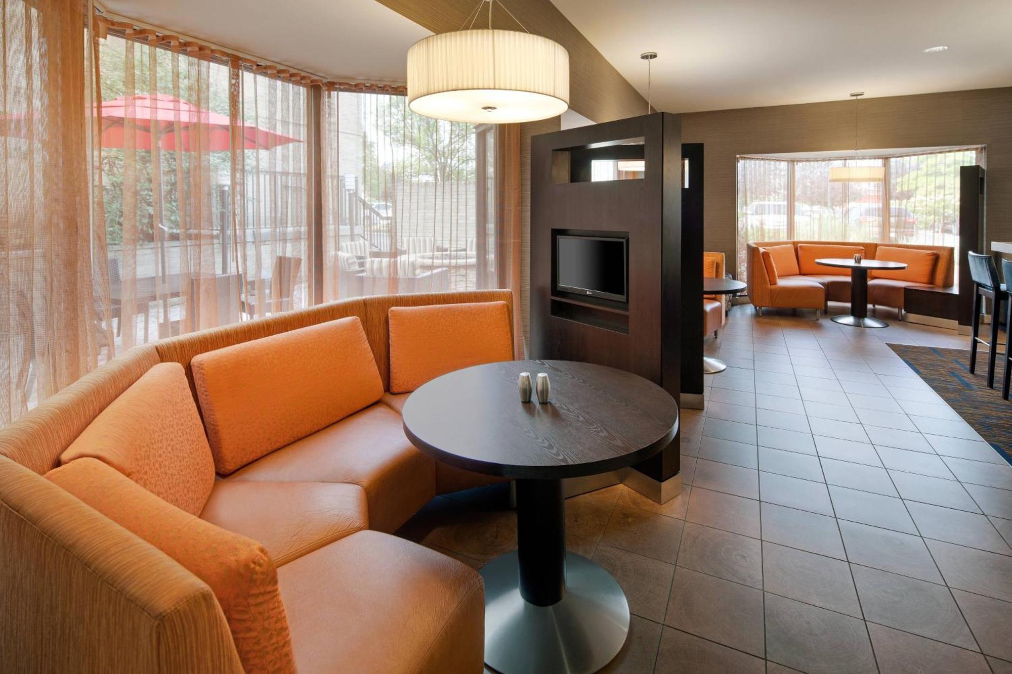 Courtyard Cleveland Beachwood Exterior foto